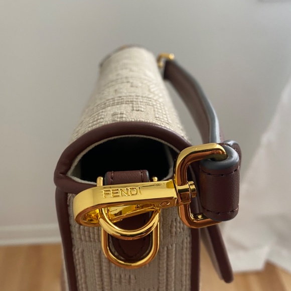 Canvas embroidered Fendi baguette bag - Picture 4 of 8